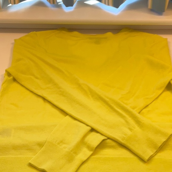 Banana Republic Yellow Sweater - Picture 3 of 3